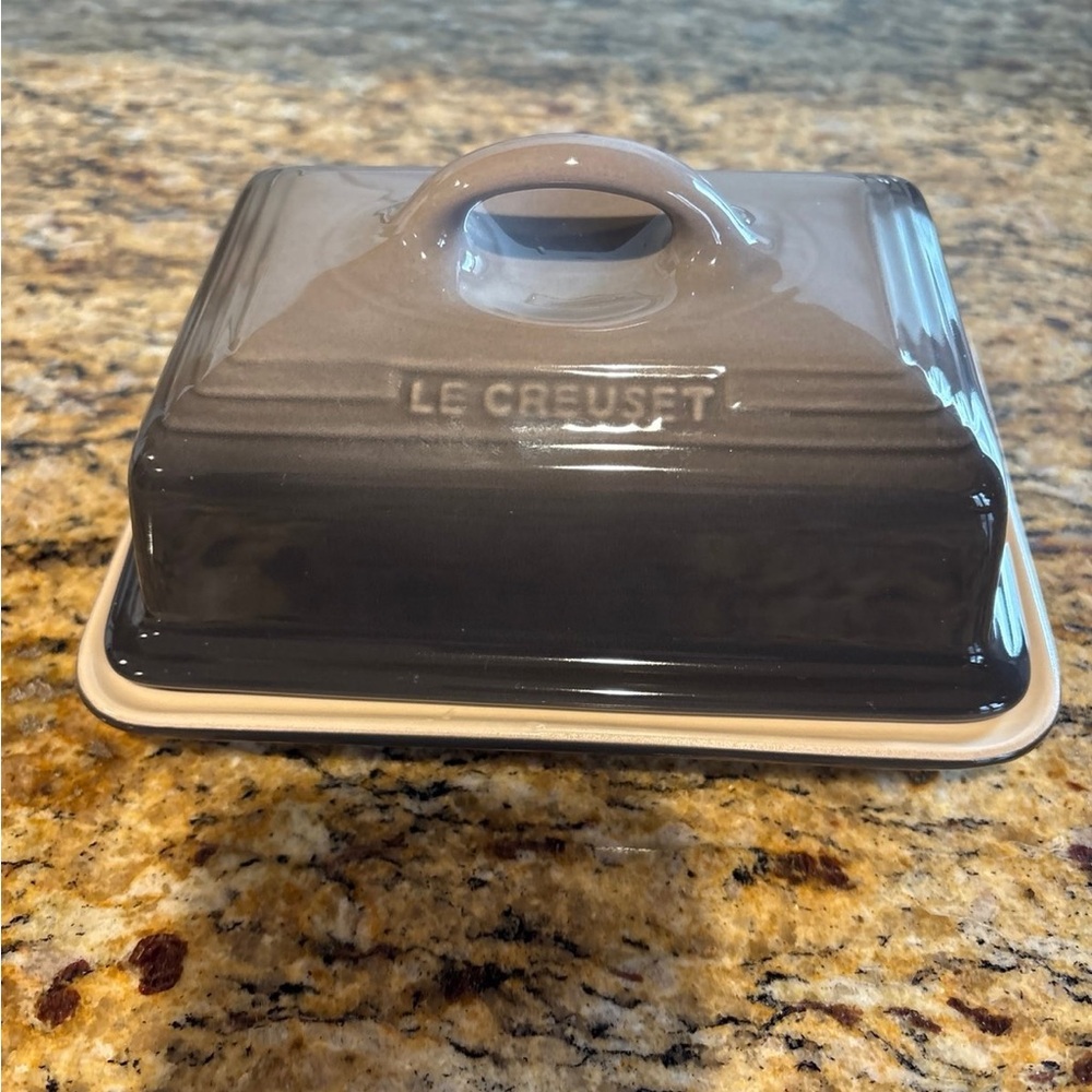 Le Creuset Stoneware Butter Dish UK, Flint - Picture 2 of 13